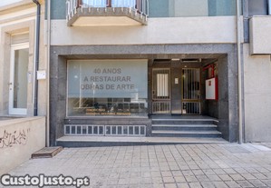 Loja com 257 m junto ao Palcio de Cristal   Porto