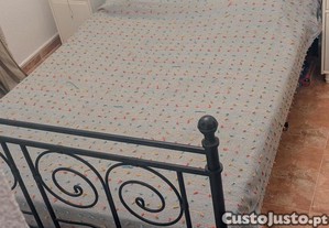 Cama 140x200 cm em muito bom estado