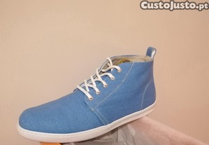 Botins novos em linho reciclado