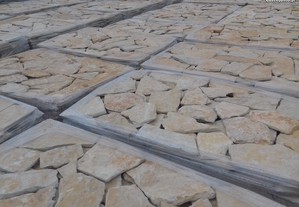 Pedra Rustica Amarela Serrada Para Forrar Casas Muros Interiores De Tertulias Ou Pavimentos