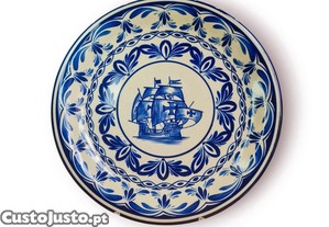 Prato Decorativo Vianagrs   Pintado  Mo   Motivo Caravela (Azul e Branco)