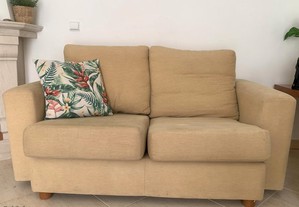Conjunto de sofás de 2 e 3 lugares. Podem ser vendidos em separado.