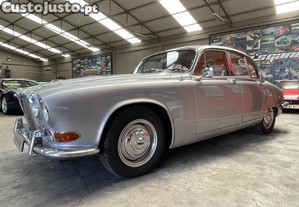 Jaguar MK I 420 sedan