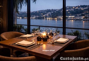 Loja Para Restauração Em Frente Ao Rio Douro -...
