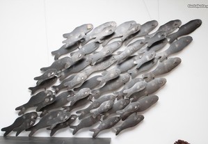Esculturas de peixes em chapa de ferro