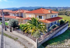 Casa / Villa T4 em Recezinhos (São Mamede) de 436,00 m²