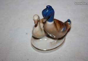 Patos estatueta porcelana alemã Dresden sec XIX