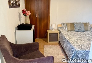 Quarto de casal com varanda privativa