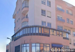 Loja Espaosa em Massama, 181m2