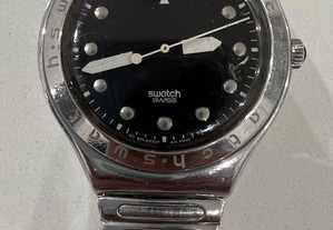 relógio Swatch Irony com bracelete metálica