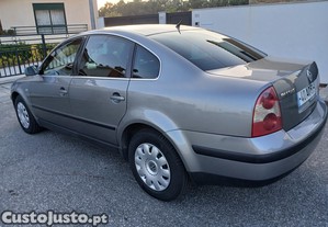 VW Passat 1.9 TDI C/NOVO  98 000KMS - 02