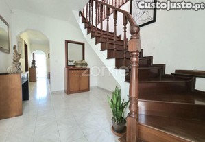 Moradia T3+1 Com Quintal Em Rabo De Peixe