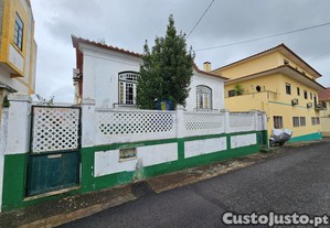 Moradia (2x T3) no Centro do Bombarral