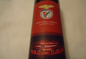 Garrafa de vinho tinto do Benfica para coleção 1997