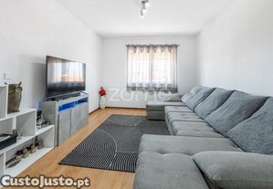 Apartamento T2+1 Com Varanda E Garagem - Forno,...