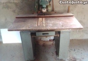 Serra de corte da DeWalt para marcenaria.