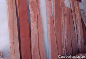 Pranchas de madeira castanho