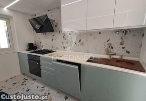 Apartamento t2 renovado em monte da caparica