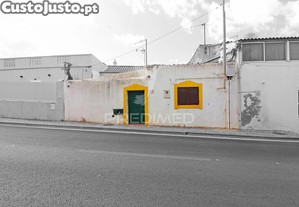 Pequena moradia em paderne