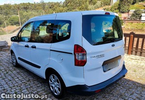 Ford Tourneo Courier - 16