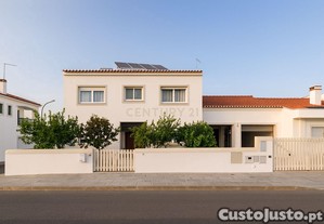 Castro Verde: Viva Uma Casa Onde os Sonhos se Encontram Com Tranquilidade.