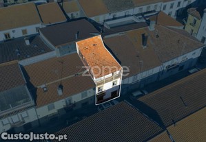 Moradia De 4 Pisos Para Restaurar Ou...