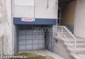 Garagem Rua Pedro Hispano