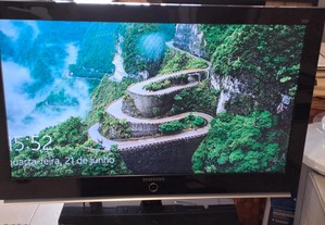 Tv Samsung LCD 40", modelo le40f71b. Tamanho 40