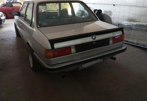 BMW 323 Injeção