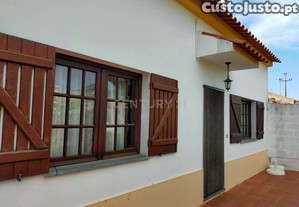 Terreno urbano em Melides com uma moradia e um anexo com 182,44m2 em 1.718m2 de terreno - um verdadeiro Oásis no campo e perto d