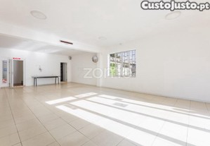 Loja Para Comércio Com Terraço Em Ferreiros -...