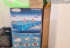Piscina com bomba
