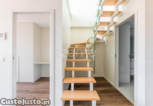 Apartamento T2 Duplex Novo C/ Varandas E Vista|...