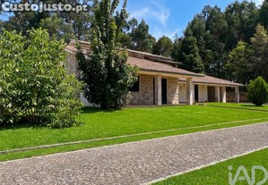 Casa / Villa T4 em Vouzela e Paços de Vilharigues de 260,00 m²