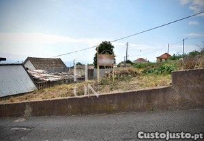 Terreno com duas moradias por restaurar - Pomar Dom Joo - Ponta do Sol
