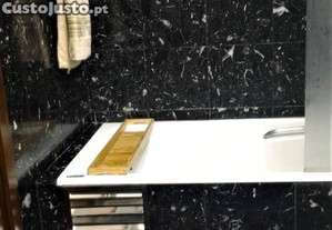Quarto com bastante luz natural