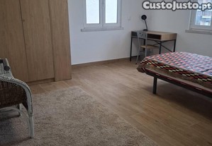 Quarto grande em casa partilhada (1 ou 2 senhoras)    Junto av. Fernando Namora   Coimbra