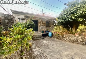 Moradia Em Pedra Com 2 Quartos