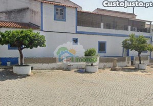 Mourão - Moradia de 2 Pisos com Amplo Terraço e Excelente Potencial - Apenas com Capitais Próprios