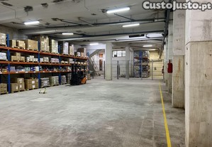 Armazém 390m² Lisboa Centro (Preparado p/ Monta-Cargas)
