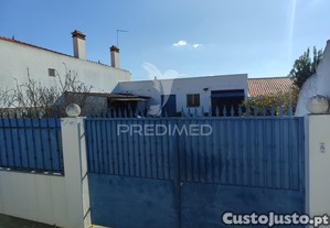 Lote urbano com garagem de 121 m2 alpiarça