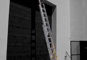Escada de 3 lanços de alumínio de 9 metros - Porto