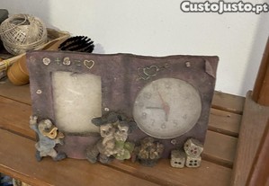 relogio antigo colorido com lugar para meter uma foto