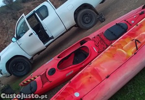 Kayaks: tres por lo proo d un