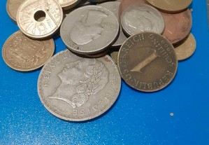 São 30 moedas estranjeiras 2 euros