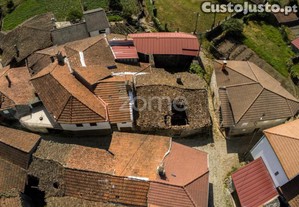Moradia T4 Para Recuperar Em Quintã, Vreia De...