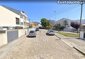 Lugar de Garagem Duplo C/ Arrumos a 300m do H.S. Joo