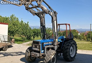 Trator New Holland carregador 