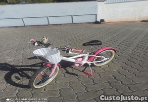 Bicicleta de menina Btwin rodas de 16 polgadas