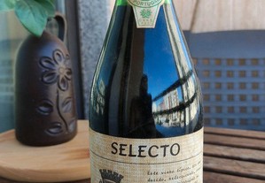 Garrafa de Vinho Tinto, Selecto, Reserva - Colheita 1983